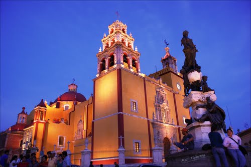 Plaza de la Paz y Basílica Guanajuato Gto.  by Mel Figueroa ( Mención de Honor Diciembre 2010)